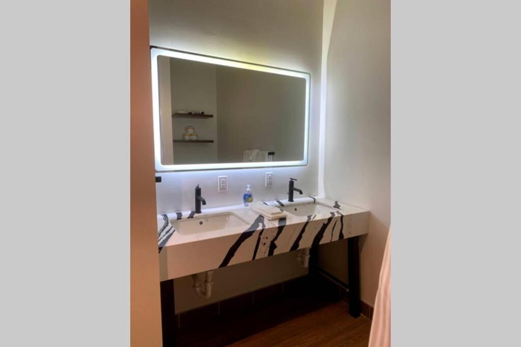 3E-Spacious 2 Bedroom In Oakland, Sleeps 8 匹兹堡 外观 照片